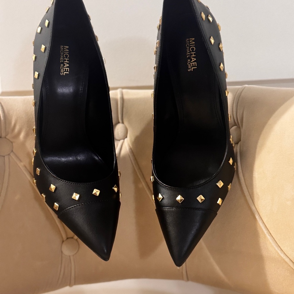 BRAND NEW Michael Kors Keke Black Pointed Leather Stiletto Pumps with Gold Studs - Picture 6 of 6